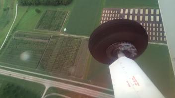 Measuring solar-induced fluorescence from the air